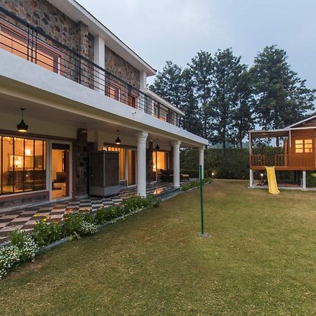 Stayvista At The Banyan Abode With Pool Table, Pet Friendly & Outdoor Pool Manesar Exterior foto