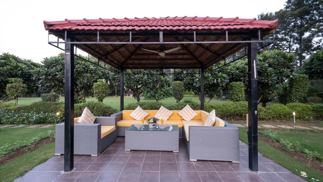 Stayvista At The Banyan Abode With Pool Table, Pet Friendly & Outdoor Pool Manesar Exterior foto