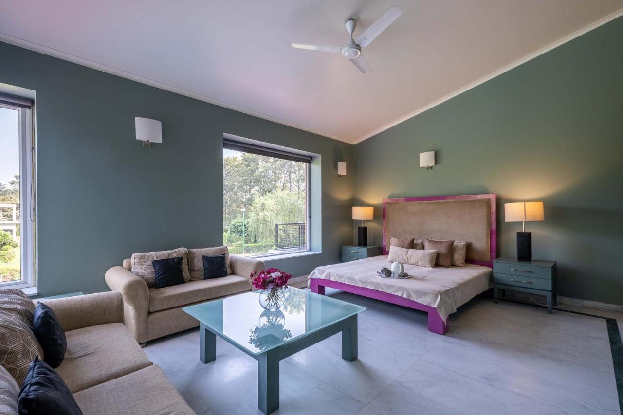 Stayvista At The Banyan Abode With Pool Table, Pet Friendly & Outdoor Pool Manesar Exterior foto