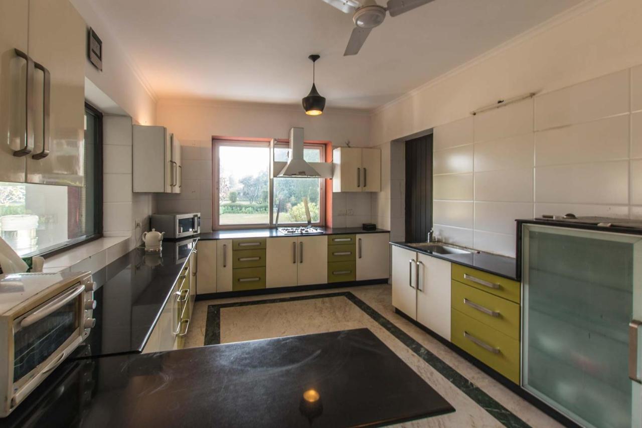 Stayvista At The Banyan Abode With Pool Table, Pet Friendly & Outdoor Pool Manesar Exterior foto